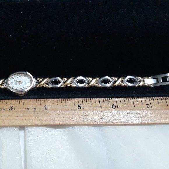 XOXO GRUEN WATCH GOLD AND SILVER TONE QUARTZ WORKS - Picture 2 of 7